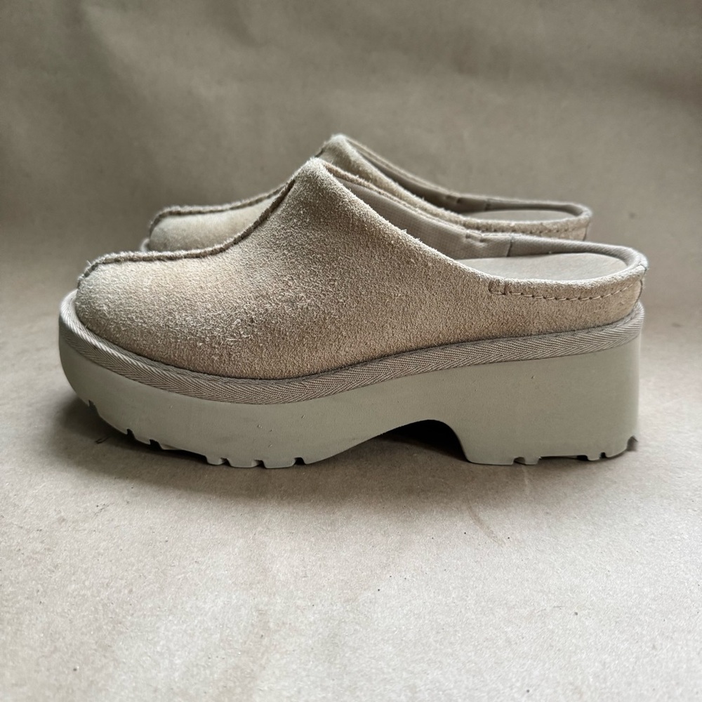 UGG New Heights Platform Clog in Sand Beige. Size 7 - Picture 3 of 6